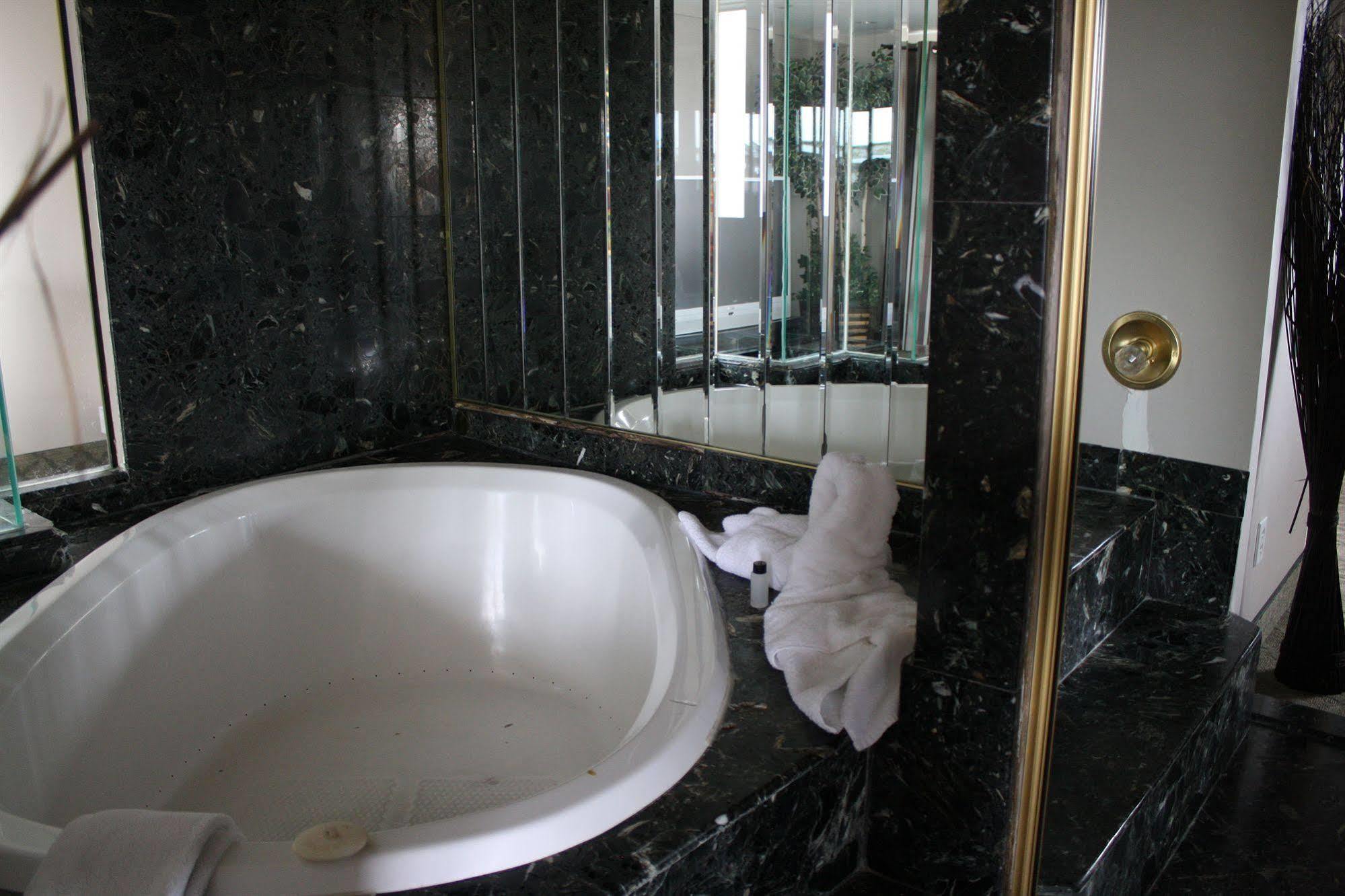 לונגאיל Grand Motel Saint-Hubert מראה חיצוני תמונה